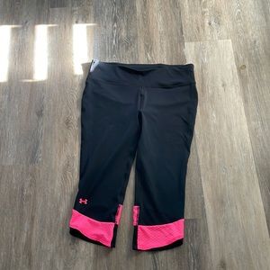 Under Armour cropped leggings.